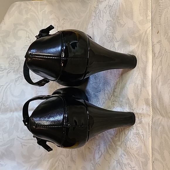 Giani Bernini patent leather T straps heels with memory foam  #40’s pin up - Picture 3 of 6